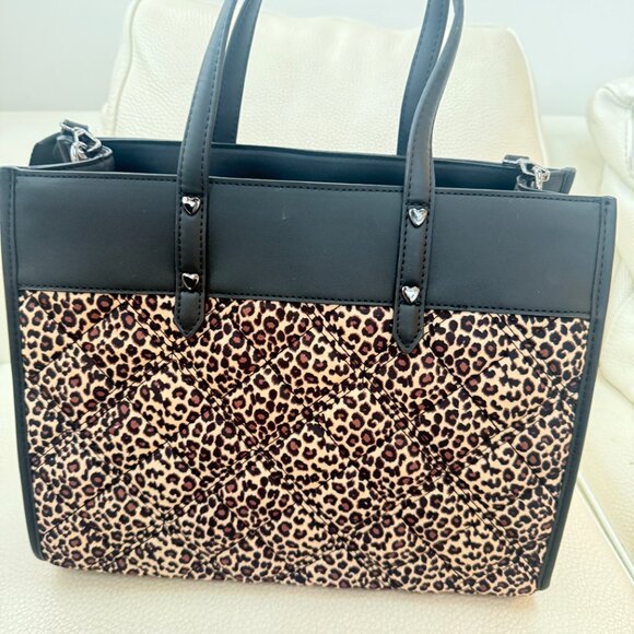 BETSEY JOHNSON XOBECA TOTE CROSSBODY BAG LEOPARD BLACK W FAUX FUR HEART CHARM - Picture 4 of 6